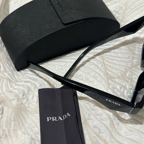 Prada Eyewear
Symbole square-frame sunglasses - Picture 3 of 4